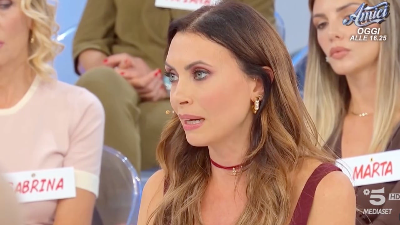 uomini e donne agnese de pasquale presa di mira per il bacio a roberto sei solo una puta