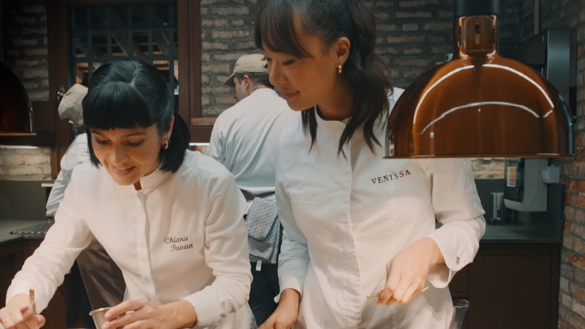 Masterchef, un anno dopo: uno speciale su Anna Zhang alle prese con il suo primo tirocinio Masterchef, un anno dopo: uno speciale su Anna Zhang alle prese con il suo primo tirocinio