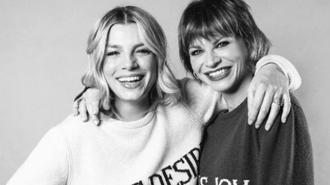 Alessandra Amoroso appare nel primo scatto con la piccola Penny: dietro la foto c