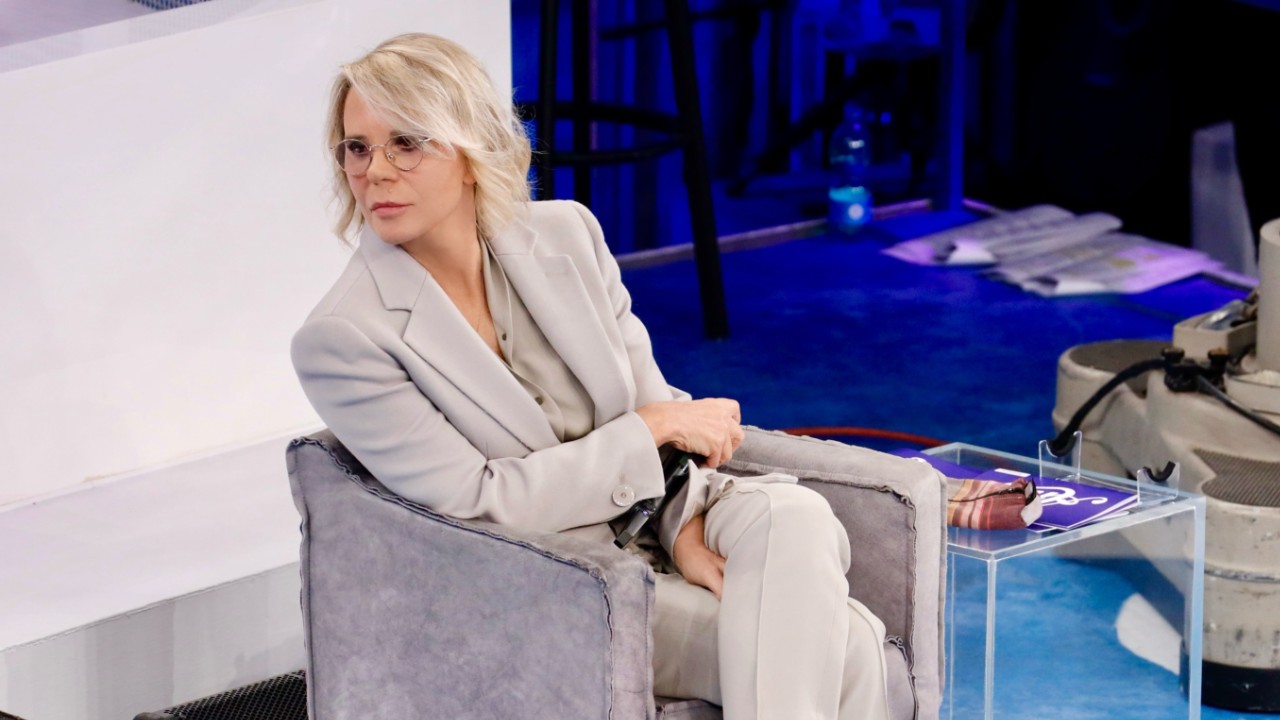 Amici 25, le Anticipazioni della puntata di domenica 7 dicembre: colpo di scena in studio, nuovo ingresso nella scuola