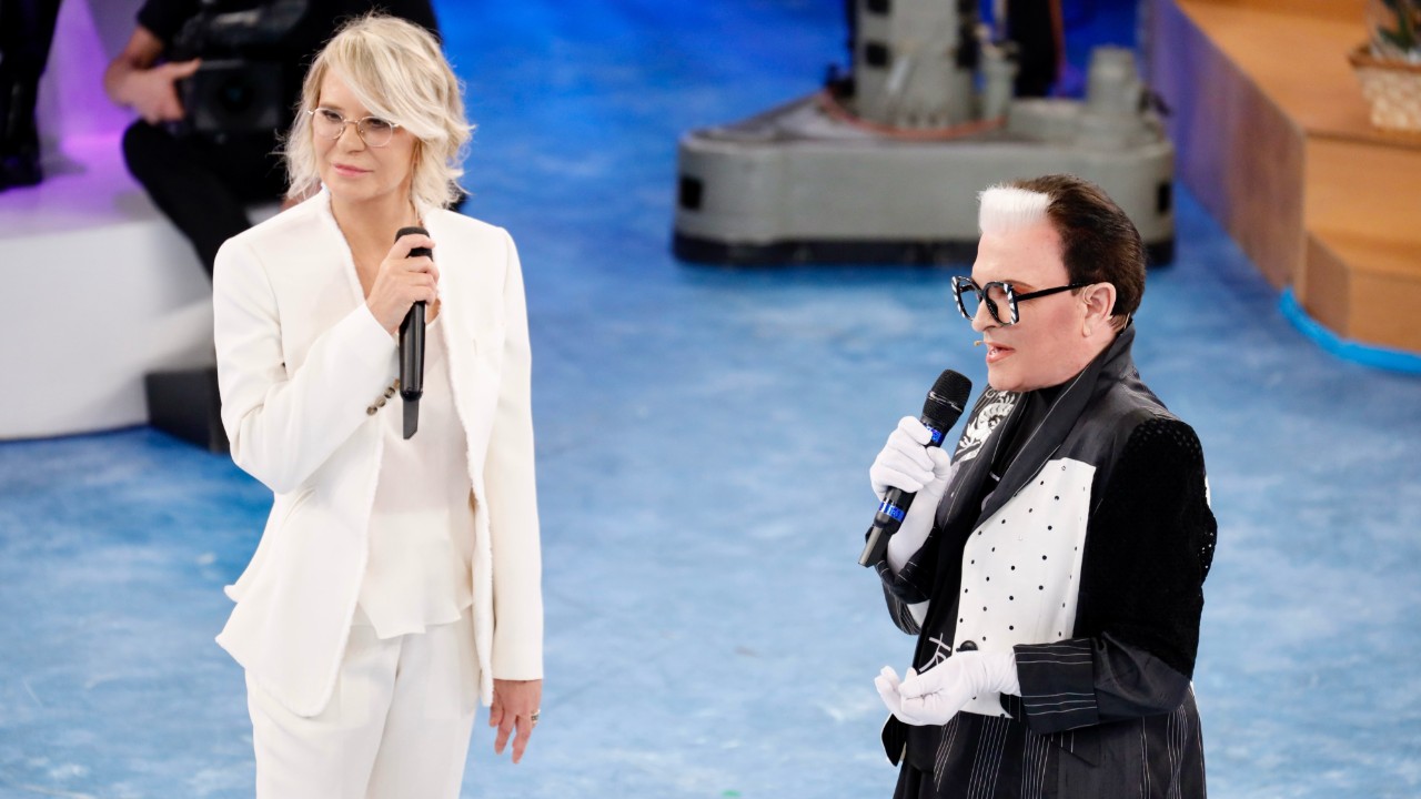 Amici 25, in onda oggi su Canale 5 la nuova puntata: Cristiano Malgioglio tra gli ospiti in studio Amici 25, in onda oggi su Canale 5 la nuova puntata: Cristiano Malgioglio tra gli ospiti in studio