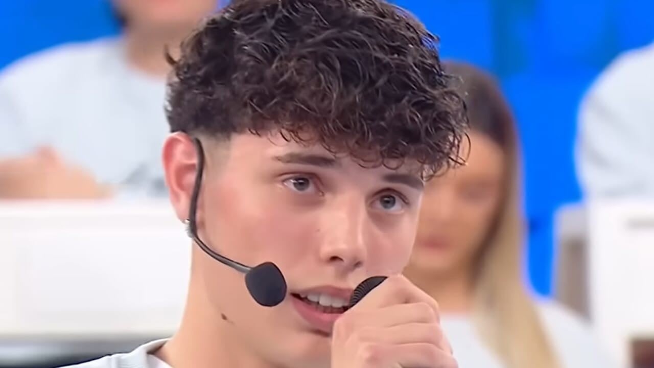 amici 25 riccardo stimolo nella bufera per commenti omofobi pubblicati sui social ero giovane e superficiale