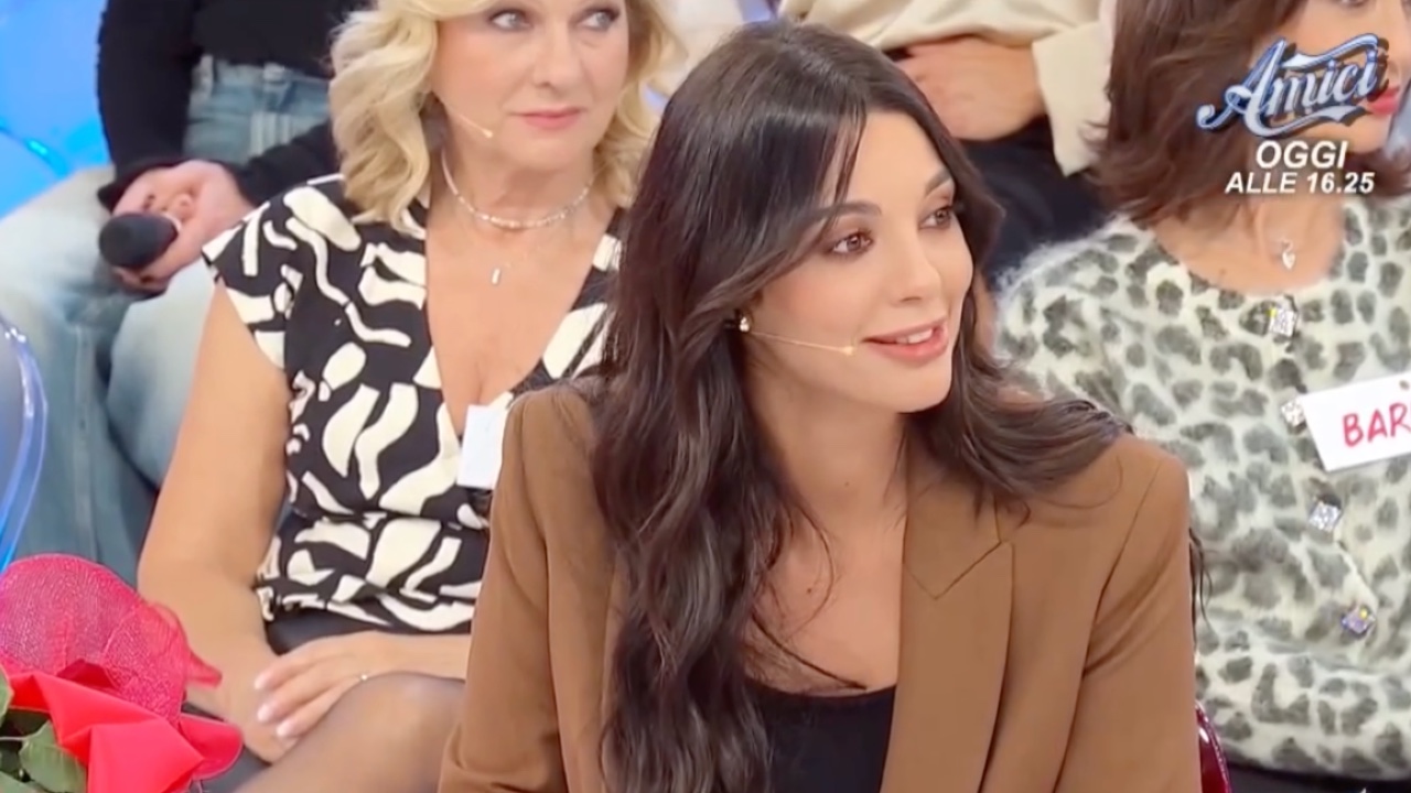 Uomini e Donne, la madre di Sara Gaudenzi fa il tifo per Jakub Bakkour: pioggia di like per il corteggiatore Uomini e Donne, la madre di Sara Gaudenzi fa il tifo per Jakub Bakkour: pioggia di like per il corteggiatore