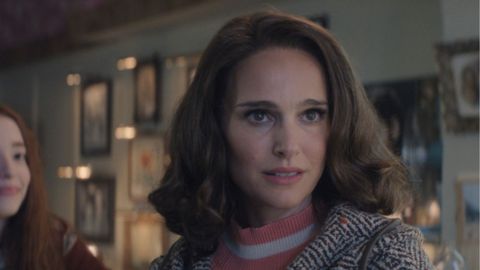 The Gallerist, Natalie Portman e Jenna Ortega appaiono sconcertate nella prima immagine del thriller