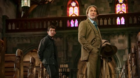 Wake Up Dead Man: Knives Out, la recensione: il miglior film della serie con Benoit Blanc