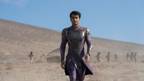 Eternals, Kumail Nanjiani è orgoglioso della sua performance: "Non posso scegliere cosa pensano i critici"