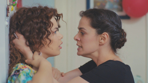 La forza di una donna Anticipazioni Puntate dal 12 al 17 gennaio 2026: Bahar  e Ceyda aggrediscono Sirin!