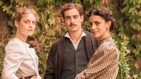 Zvanì - Il Romanzo Famigliare di Giovanni Pascoli: stasera su Rai 1 il film con Federico Cesari e Benedetta Porcaroli