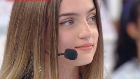 Amici 25, le pagelle della puntata di domenica 11 gennaio: Flavia lascia la scuola tra le polemiche, Kiara vola alto!