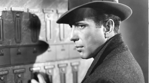 Nell'anniversario della scomparsa ricordiamo la leggenda Humphrey Bogart con 5 film in streaming