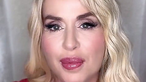 Valeria Marini a Sanremo 2026: Appello Diretto a Carlo Conti