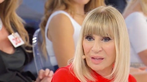 Uomini e Donne, anticipazioni: caos in studio, Rosanna crolla in lacrime, Gemma scaricata