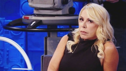 Amici 25, Anna Pettinelli vittima di odio sui social: "Infame, devi soffrire"