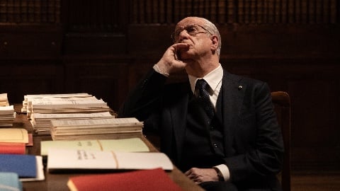 La Grazia e un Presidente con dilemmi morali: video intervista con Toni Servillo e Anna Ferzetti