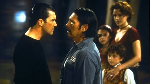 Armadillo United: Antonio Banderas e Danny Trejo pazzi per il calcio in un feel good movie ambientato in Brasile