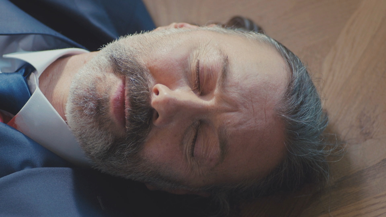 La forza di una donna, Anticipazioni e Trame Turche: Azmi uccide Suat e Nezir, poi si