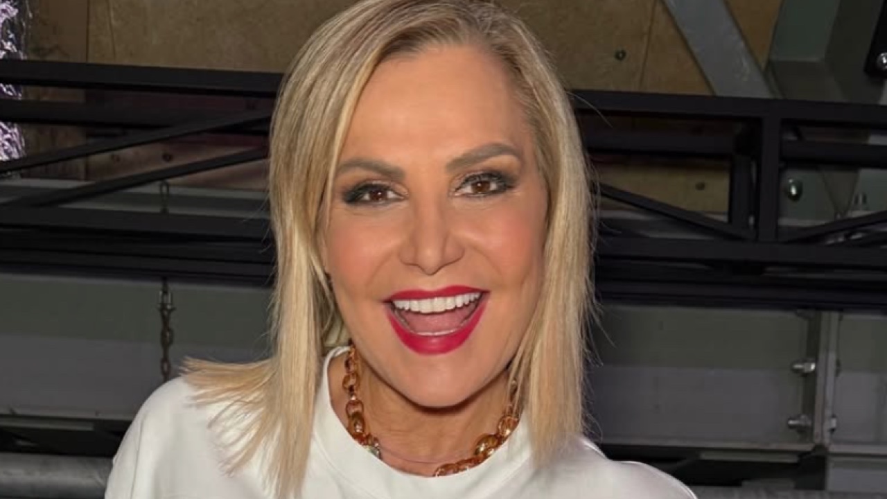 Pur Simona Simona Ventura conduce la finale del San Marino Song Contest