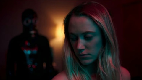 Maika Monroe e Joe Keery nel trailer dell'horror Blood Covenant