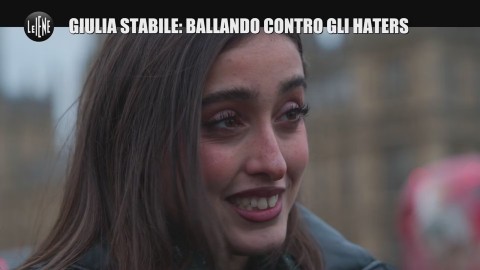 Giulia Stabile a Le Iene: "Ad Amici mi chiamavano oca, per questo non ringraziai Maria De Filippi"