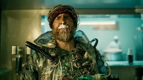 Sta arrivando uno dei film più folli e divertenti degli ultimi anni: ecco il trailer di Good Luck, Have Fun, Don’t Die