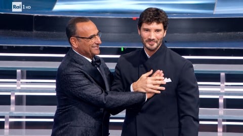 Sanremo 2027, De Martino cambia tutto: via le cover, debutta la serata Eurovision
