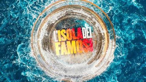 Isola dei Famosi, ex naufrago senza freni su Selvaggia Lucarelli: "Con lei il reality rischia grosso"