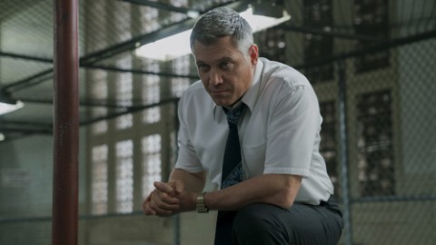 Holt McCallany dopo Mindhunter torna a dare la caccia ai serial killer nel film Hyde