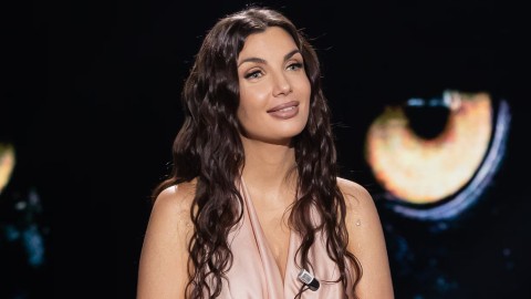 Elettra Lamborghini "snobba" i fan che chiedono una foto? La cantante risponde piccata alle accuse