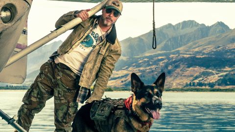 Brad Pitt e un cane da soli in Alaska: ecco il trailer in italiano di Heart of the Beast