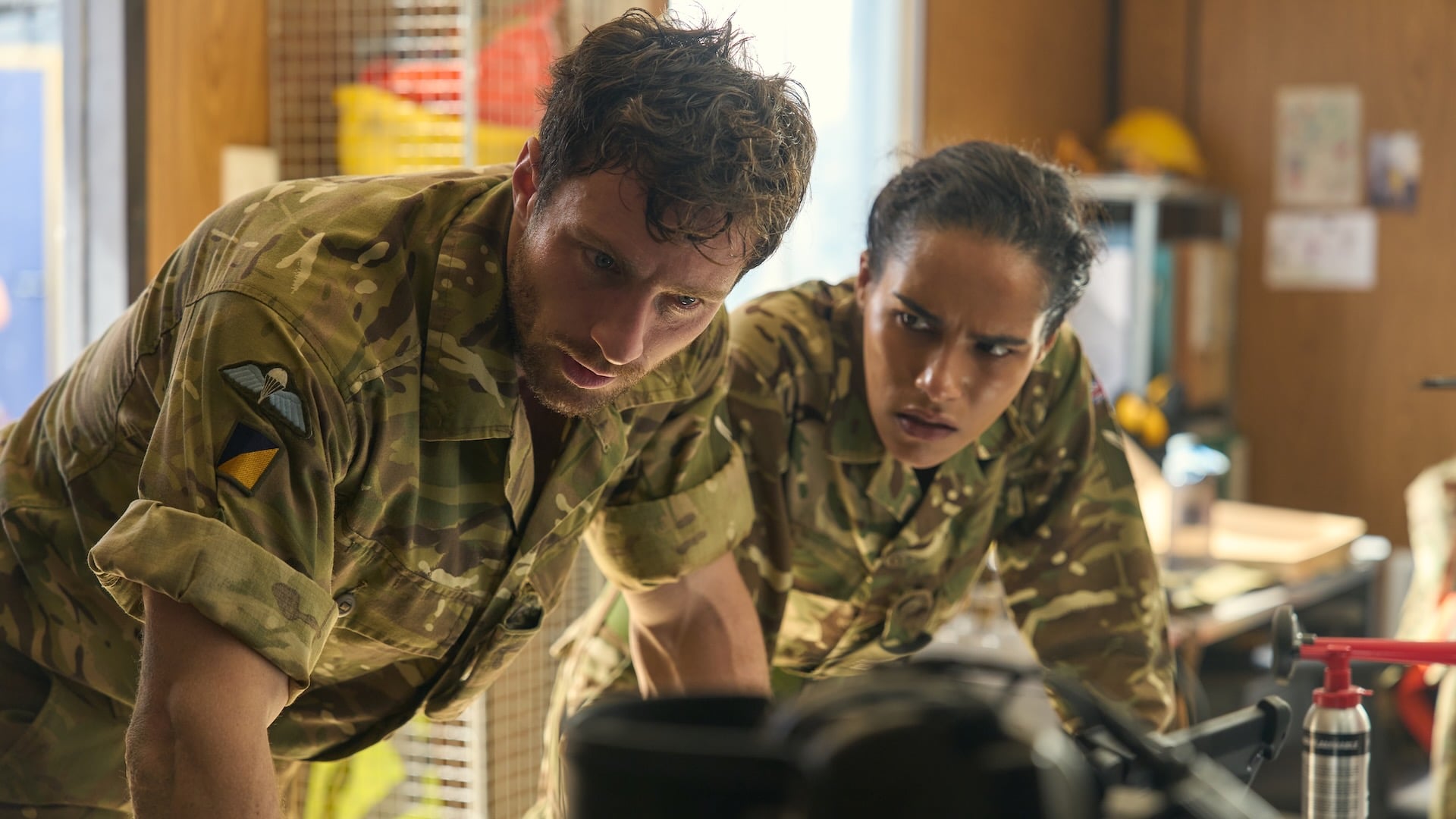 Fuze - Conto alla Rovescia, la recensione: una bomba, una rapina, Londra, l'Afghanistan