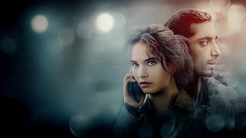 Relay - Informazioni pericolose, la recensione: analogico vs digitale, paranoia vs natura umana