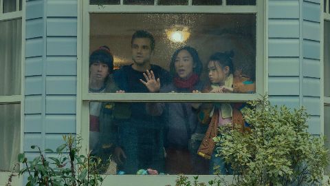 Scusa, posso uscire? Ecco il trailer di The Last House nuovo thriller di fantascienza in arrivo su Netflix