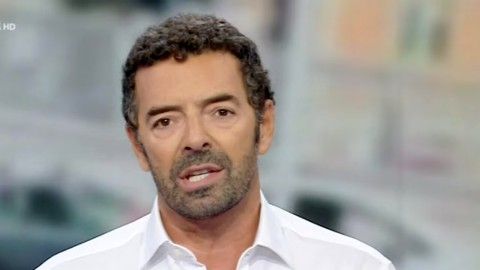 Alberto Matano condurrà un nuovo programma in prima serata su Rai 1? Spunta un'indiscrezione