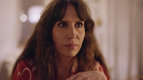 La Sobrietà: intervista a Eva Basteiro-Bertolì, sensuale e manipolatoria actor coach nel mockumentary di Carlo Fenizi