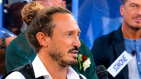 Uomini e Donne, Ruggero D’Andrea ha un nuovo amore? Complicità con una ex dama del trono over