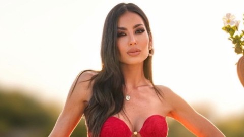 La confessione di Elisabetta Gregoraci: "Mi ritocco le foto, ma sto cercando di smettere"