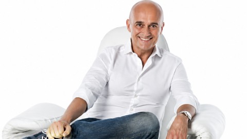 Alfonso Signorini rompe il silenzio dopo lo scandalo: "Mi hanno ferito più gli amici che il clamore mediatico"