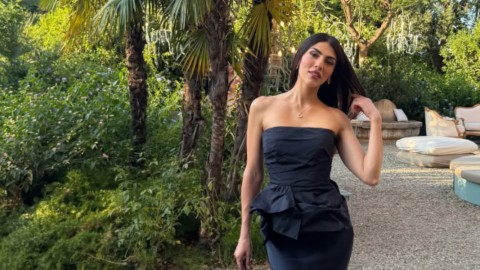 Giulia Salemi e l'ironia alla gaffe dell'abito per il matrimonio di Aurora Ramazzotti