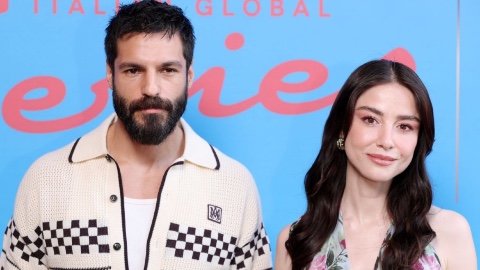Ozge Gurel e Serkan Cayoglu entusiasmano il pubblico dell’Italian Global Series: bagno di folla per i due attori turchi
