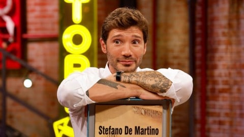 Affari Tuoi si ferma ancora: nuovi Stop per Stefano De Martino, ecco quando