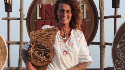 Isola dei Famosi, Cristina Plevani parla di Mario Adinolfi: "Anche mio padre venne arrestato, chi sbaglia deve pagare"