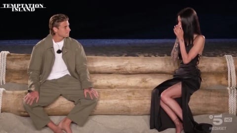 Temptation Island, "La colpa è mia": Gabriele lascia Sara al falò di confronto (VIDEO)