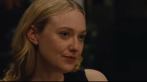 The Sun Never Sets: Dakota Fanning confusa tra due amori nel trailer della rom-com indipendente di Joe Swanberg
