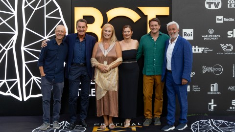 Un Posto al Sole festeggia 30 anni al BCT 2026: "Ora sogniamo Anthony Hopkins e Helen Mirren" (VIDEO)