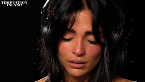 Temptation Island, Danilo si avvicina alla single Giulia e Francesca crolla: le parole di Filippo Bisciglia