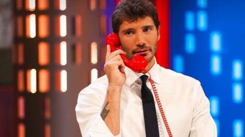 Stefano De Martino pensa in grande per Sanremo 2027, da Mahmood a Tony Effe: gli artisti che vorrebbe sul palco