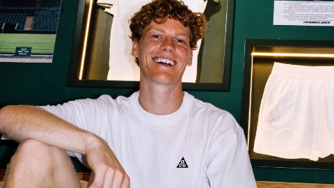 Altro che vita da Star: Jannik Sinner in Sardegna fa la spesa da solo al discount