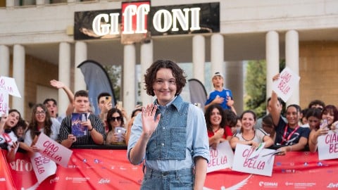 "Il cancro è più spaventoso di zombie e draghi": Bella Ramsey presenta Sunny Dancer a Giffoni
