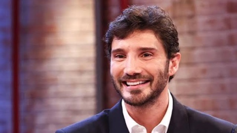 Sanremo 2027, gli artisti scelti da Stefano De Martino da Mahmood a Sarah Toscano, probabile il ritorno dei The Kolors