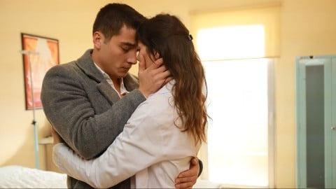 Far Away: Zerrin e Kaya in coppia anche fuori dal set, e non sono gli unici...